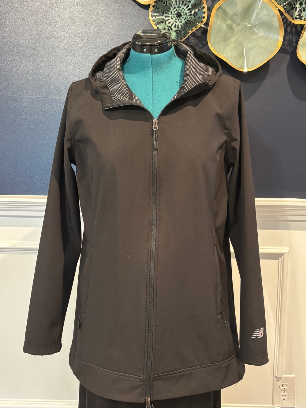 New Balance Women’s XL Black Softshell Hooded Jacket Full Zip Athletic Running